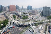 Fussgänger first: In Seoul wurde ein Highway in einen Skygarden umgewandelt. Bild: Ossip van Duivenbode
