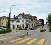 Die Buslinie 732 – Gähwil-Kirchberg-Wil – gelangt ab Fahrplanwechsel 2021 nicht mehr via Toggenburgerstrasse (rechts) zum Bahnhof. Die Busse nehmen im Zentrum von Rickenbach den Weg Richtung Wilen- (links) und Glärnischstrasse.Bild: Beat Lanzendorfer