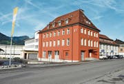 Der Gewerbepark «zur alten Weberei» ist in der Liegenschaft Meyer-Mayor in Neu St.Johann zu finden.Bild: Sabine Camedda