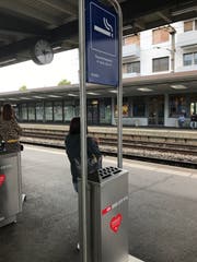 Am Bahnhof Wil darf nur noch in gewissen Zonen geraucht werden. (Bild: Gianni Amstutz)