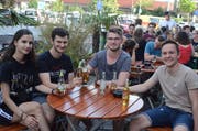 Diese Seveler Gruppe kennt sich aus der Schule. (Bilder: Bianca Helbling)
