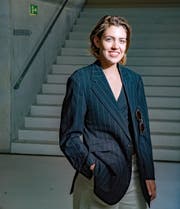 Daniela Schmid trägt am liebsten Blazer zur weiten Hose und wünscht sich von den Schweizer Modemachern mehr Mut. (Bild: Urs Bucher)