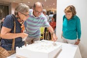 75 Interessenten diskutierten den geplanten Neubau. (Bild: Sascha Erni)