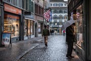 Leere Gassen wegen hohen Preisen und Einkaufstourismus. Die Fair-Preis-Initiative soll Konsumenten nun tiefere Preise bringen. (Bild: Boris Bürgisser)