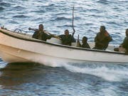 Afrikanische Piraten bewaffnet mit Raketenwerfer und Maschinengewehren. (Bild: KEYSTONE/AP/NORMAN J FISHER)