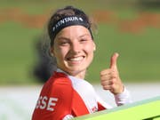 Daumen hoch bei Simona Aebersold. (Bild: KEYSTONE/SWISS ORIENTEERING/REMY STEINEGGER)