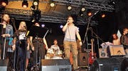 Die Talentschulband mit ehemaligen und aktiven Schülern der Talentschule für Musik und Gestaltung in Altstätten unterhielt mit einem abwechslungsreichen Musikprogramm. (Bild: acp)