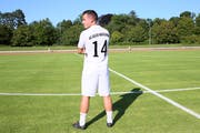 Das eigens für das Cupspiel hergestellte Trikot von Calcio Kreuzlingen ist bewusst schlicht gehalten. Weder die blaue Vereinsfarbe noch das Clublogo sind darauf zu sehen. «Dafür wäre der Aufwand zu gross gewesen», sagt Vincenzo Maiorana. (Bild: Mario Gaccioli)