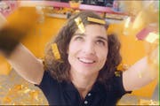 Leila (Michèle Rohrbach) setzt sich ein Ziel: «Ich werde schwanger!» Jetzt muss sie nur noch den geeigneten Mann dafür finden. (Bild: Cineworx).