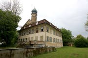 Blick aus der Nähe auf das Schloss Luxburg. (Bild: Rolf Blust)