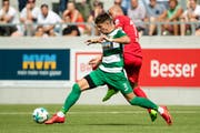 Kriens-Mittelfeldspieler Omer Dzonlagic (links) erzielt das entscheidende 3:0 in Taverne. Bild: Philipp Schmidli (Kriens, 21. Juli 2019)