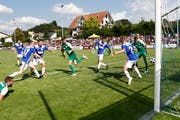 Geglückter Start in den Cup vor einem Jahr: Cedric Itten erzielt in Ueberstorf eines seiner fünf Tore. (Bild: Peter Klaunzer/Keystone)