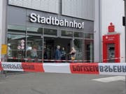 Der Bahnhof Iserlohn in Nordrhein-Westfalen im Westen Deutschlands wurde nach der Bluttat abgesperrt. (Bild: KEYSTONE/EPA VISUAL INFORM/MARKUS KLUEMPER)
