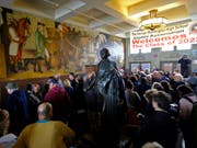 Wandgemälde mit Sklaven und Ureinwohnern haben an der George Washington High School eine Kontroverse ausgelöst. (Bild: KEYSTONE/AP/ERIC RISBERG)