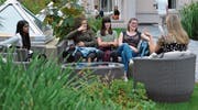 Einstige Kathi-Schülerinnen genossen den ersten Ehemaligentreff. (Bild: Christoph Heer)