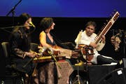 Unter dem Motto «Building Bridges» trat auch der Sitar-Spieler Gaurav Mazumdar mit seiner Formation auf. (Bild: Urs Hanhart, 17. August 2019)