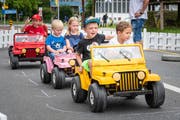 Der Autoparcours begeisterte die Kleinen am Dorffest in Rotkreuz. (Bild: Christian H. Hildebrand, Rotkreuz, 17. August 2019)