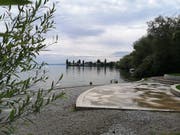 Gleich angrenzend an den Badeplatz soll der neue Hafen entstehen. (Bild: Martina Eggenberger)