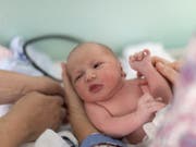 Auf Emma und Liam wurden die meisten Kleinkinder im vergangenen Jahr getauft. (Bild: KEYSTONE/GAETAN BALLY)