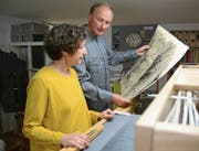 Die Weberin Ruth Pedersen und der Künstler Werner Meier haben sich gegenseitig inspiriert. Bild: Karin Erni
