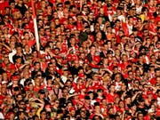 Die Fans von Union Berlin (Bild: KEYSTONE/EPA/FILIP SINGER)