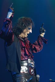 Alice Cooper spielt auf der Bühne den Bösewicht: «Ich bin bin privat wahrscheinlich das totale Gegenteil von Alice Cooper». (Bild: Getty)