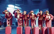 Wohin geht die Reise fürs Kathi? Diese Frage stellen sich nicht nur die Schülerinnen des diesjährigen Abschlussjahrgangs bei ihrem Musical. Von der Bruchlandung bis hin zum Abheben in eine erfolgreiche Zukunft ist derzeit alles möglich.Bild: Gianni Amstutz