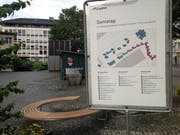Die Öffnungszeiten vom Samstag auf dem ständigen und dem Wochenmarkt. (Bilder: Reto Voneschen - 19. August 2019)