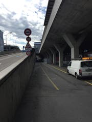 Hier wäre noch Platz für ein weiteres Gleis, das Gleis 17. Dieses wird vermutlich als Provisorium während der Bauarbeiten für den Tiefbahnhof gebaut. (Bild rk)