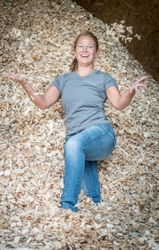 Maria Brühwiler in ihrem Sägewerk in Wiezikon. (Bild: Andrea Stalder)