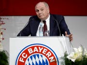 Präsident Uli Hoeness an der letztjährigen Generalversammlung des FC Bayern München (Bild: KEYSTONE/AP/MATTHIAS SCHRADER)