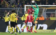 Roman Bürki trifft am Samstag mit Borussia Dortmund im deutschen Supercup auf Bayern München. (EPA/FRIEDEMANN VOGEL)
