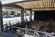 Dieser Veloabstellraum wird verschwinden, dafür wird ein abschliessbarer Veloraum an einem neuen Standort realisiert.