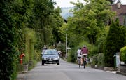 Die Kaspar-Kopp-Strasse im idyllischen Wohnquartier am Rotsee. (Bild Corinne Glanzmann, Ebikon, 2. August 2019)