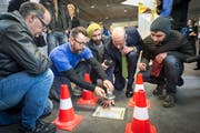 Beisetzung der Fliege Erika im Hauptgebäude der Universität St.Gallen im März 2015. (Bild: Hanspeter Schiess)