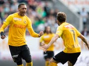 Hier, in einem Spiel gegen St. Gallen, waren sie noch fit: Guillaume Hoarau (links) und Miralem Sulejmani, (Bild: KEYSTONE/ENNIO LEANZA)