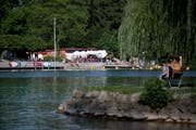 Eine Badi für alle: das «Hirsi» in Cham. (Bilder: Corinne Glanzmann, 17. Juli 2019)