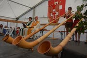 Alphornklänge bereichern den Gottesdienst. (Bild: Monika Wick)