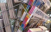 Reiseführer werden auch in der Bibliothek gerne ausgeliehen. (Bild: Philipp Baer)