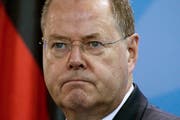Der frühere deutsche Finanzminister Peer Steinbrück brüskierte die Schweiz mit einer Peitschendrohung. (Bild: Markus Schreiber/AP)