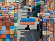 Die weltweite Konjunktur kommt immer mehr ins Stottern. Das macht auch die Schweizer Manager immer pessimistischer in Bezug auf die hiesige Industrie. (Bild: KEYSTONE/AP/FABIAN BIMMER)
