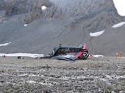 Vor einem Jahr stürzte am Piz Segnas in Graubünden eine historische Ju-52 der Dübendorfer Ju-Air ab. Die Suche nach der Absturzursache dauert weiter an. (Bild: KEYSTONE/CANTONAL POLICE OF GRISONS)