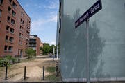 Dank der Tribschenstadt kamen endlich auch die Frauen zum Zug. Hier zwei Bilder der Anna-Neumann-Gasse. (Corinne Glanzmann, 2. August 2019)