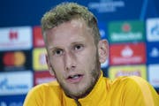 Der Captain der Young Boys, Fabian Lustenberger, zeigt sich an der Medienkonferenz vor dem Hinspiel gegen Roter Stern Belgrad zuversichtlich. (KEYSTONE/Peter Schneider)