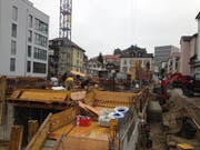 Hier soll im Februar 2021 die «Bäckerei Füger Handmade» einziehen. Rechts neben der Baustelle liegt die Metallstrasse, eine Parallelstrasse der Zürcher Strasse in der Lachen. Hinten recht im Bild ist das Bundesverwaltungsgericht zu erkennen. (Bild: Reto Voneschen - 20. Februar 2019)