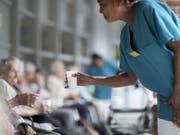 Vor allem im Gesundheits- und Sozialwesen leiden mehr Arbeitnehmende unter Stress, als noch vor fünf Jahren. (Bild: Keystone/GAETAN BALLY)