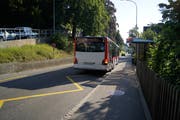 Die Haltestelle Berneggstrasse. Hier ereignete sich Ende Juni 2018 der Zwischenfall mit einem Stadtbus, der am 4. September vor Kreisgericht verhandelt wird. (Bild: David Gadze - 26. Juli 2018)