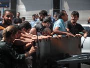 Protestdemonstration in der südosttürkischen Kurdenmetropole Diyarbakir. (Bild: KEYSTONE/EPA/STR)