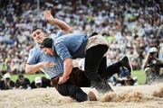 Zum Auftakt des Eidgenössischen in Zug kommt es zur Schlussgang-Revanche von vor drei Jahren, als Matthias Glarner (rechts) Armon Orlik auf den Rücken legte. (Bild: Swiss Press Photo/Michael Buholzer)