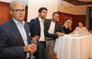 Sie diskutierten engagiert über Wirtschafts- und Umweltfragen: Oliver Schmid-Schönbein, Andreas Bisig, Marcel Dobler, Jacqueline Gasser-Beck und Manuela Ronzani. (v.l.)Bild: Christof Lampart